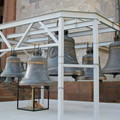 zvony u vchodu do chrámu sv. Izáka