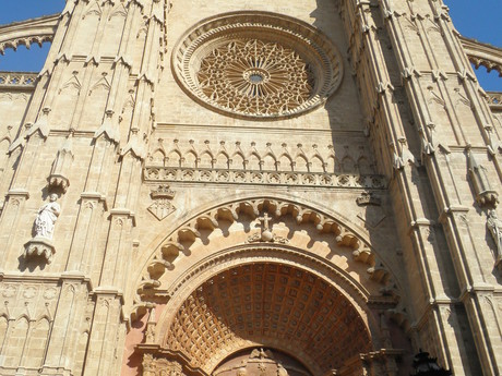 Porta Principal (западные ворота собора)