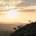 Africké západy slunce jsou pověstně kýčovitě krásné.jpg